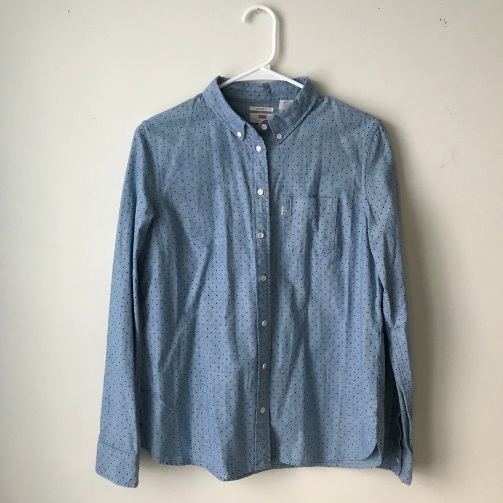 NWOT Levi’s classic fit polka dot button up